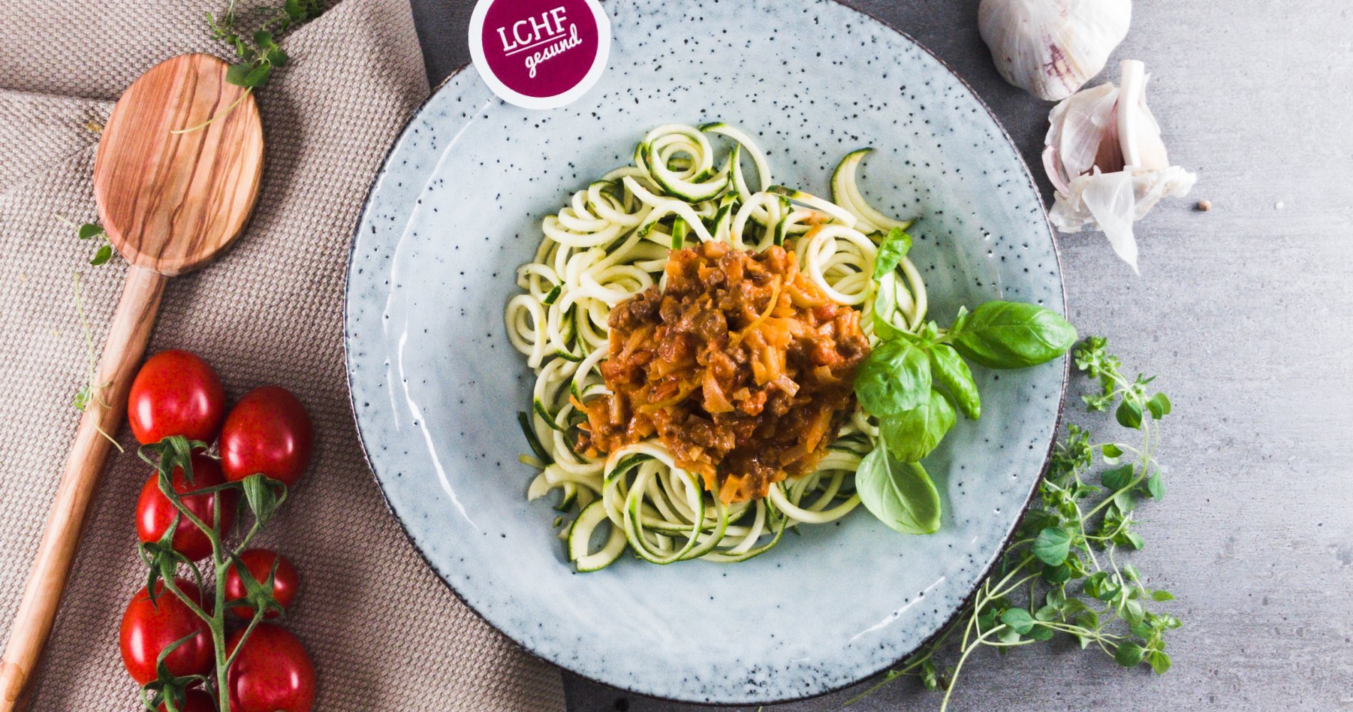 Low Carb: Italienische Sauce Bolognese - mit Zucchinispaghetti (Zoodles)